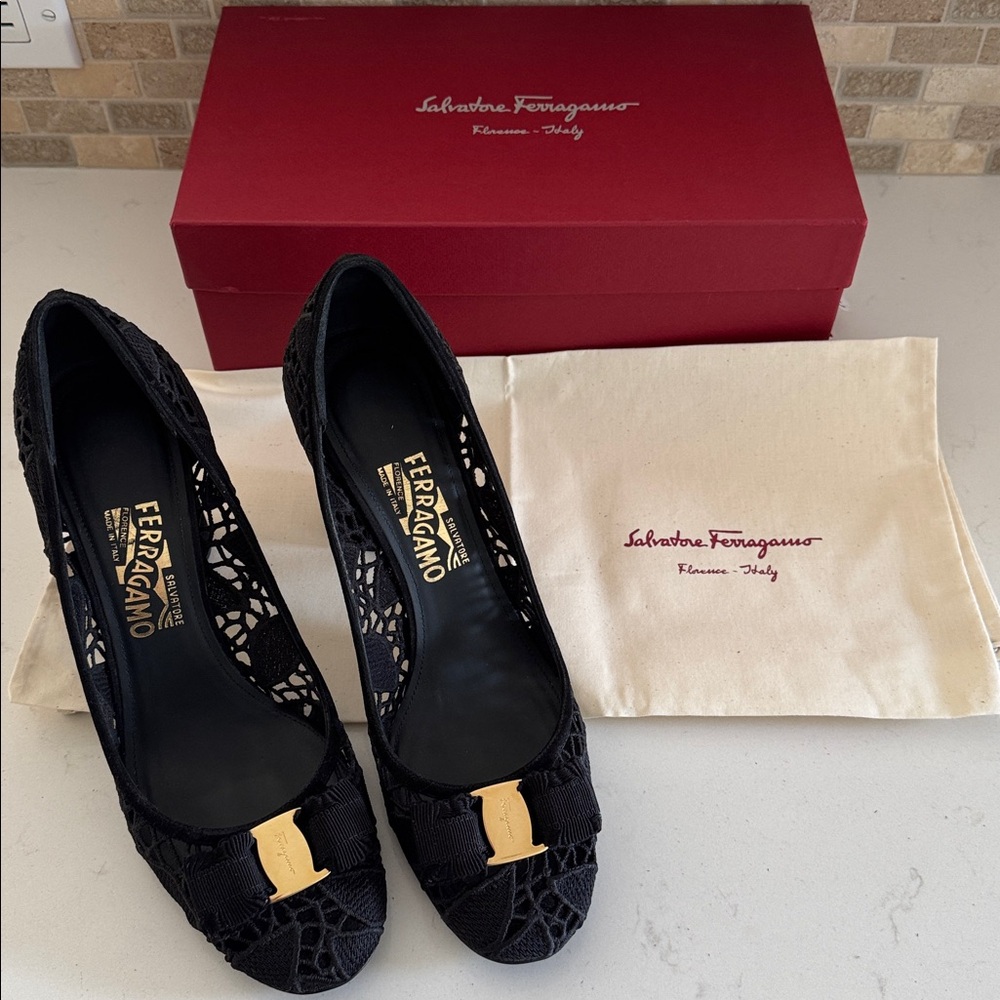 Salvatore Ferragamo Black Lace Vara Bow Pumps with Gold Hardware - Picture 6 of 6